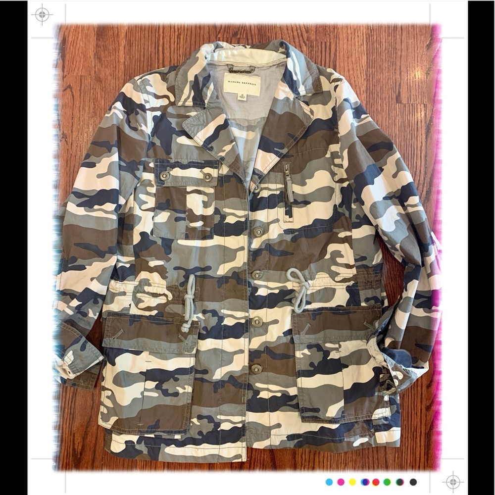 BANANA 🍌 REPUBLIC Camouflage cargo jacket, size Medium